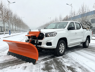 4WD Pickup Snow Removal Truck, Front Snow Plow & Rear 1CBM Stainless Steel De-Icer Spreader